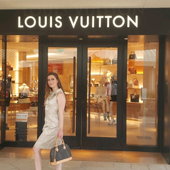 Meet your Posher, Heather - Picture 1 of 15